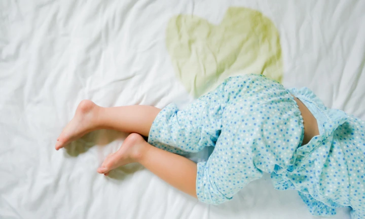 how to clean pee from mattress​

